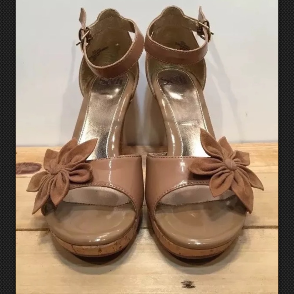 Sofft Tan Patent Leather Sandals Sz 9.5